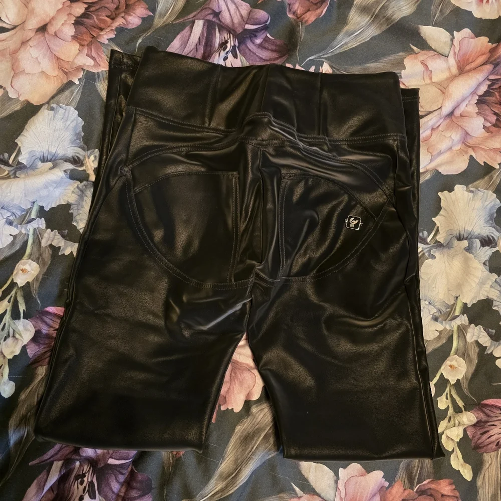 Freddy Women's Black Leggings - Picture 6 of 10